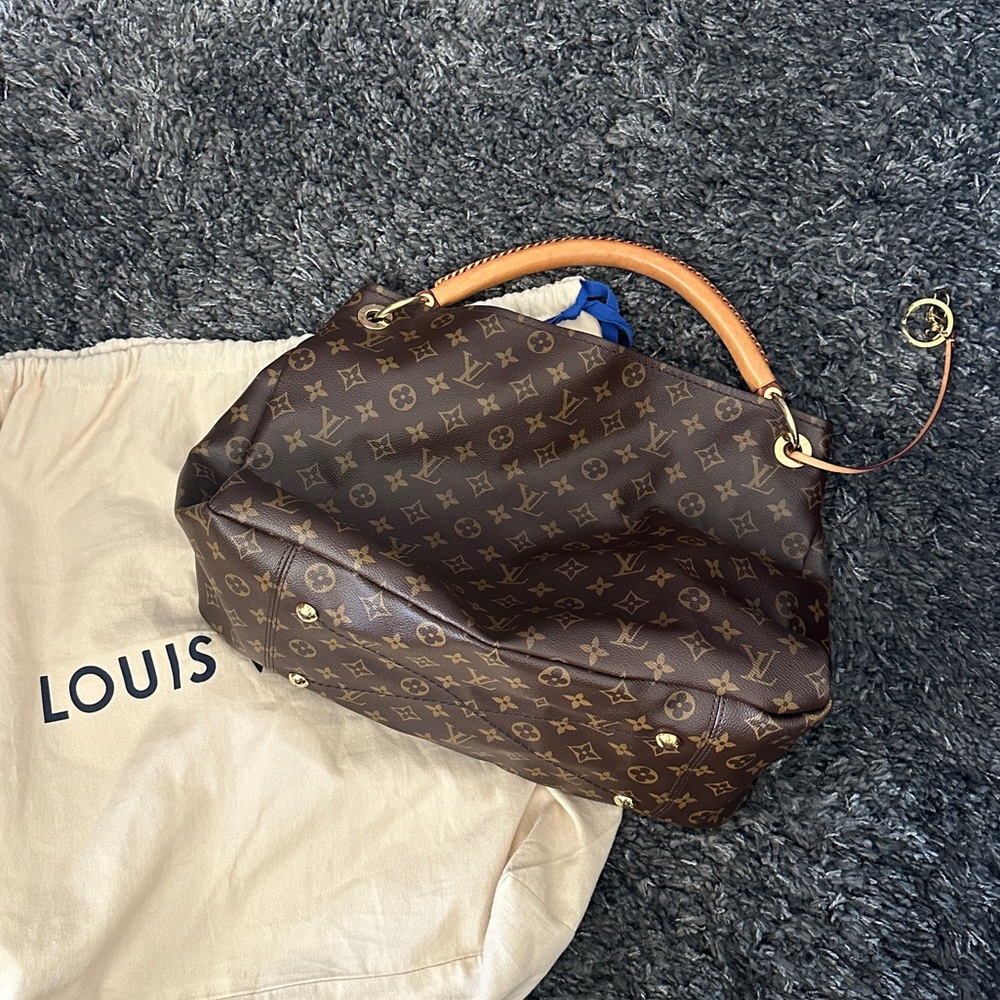 Louis Vuitton Monogram Artsy MM
